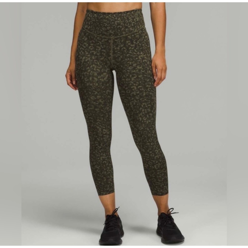 Lululemon Base Pace High Rise Tight 25" Size 6